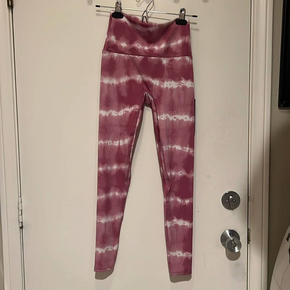 K-deer NWT pink and white tie dye size M sneaker lemgth